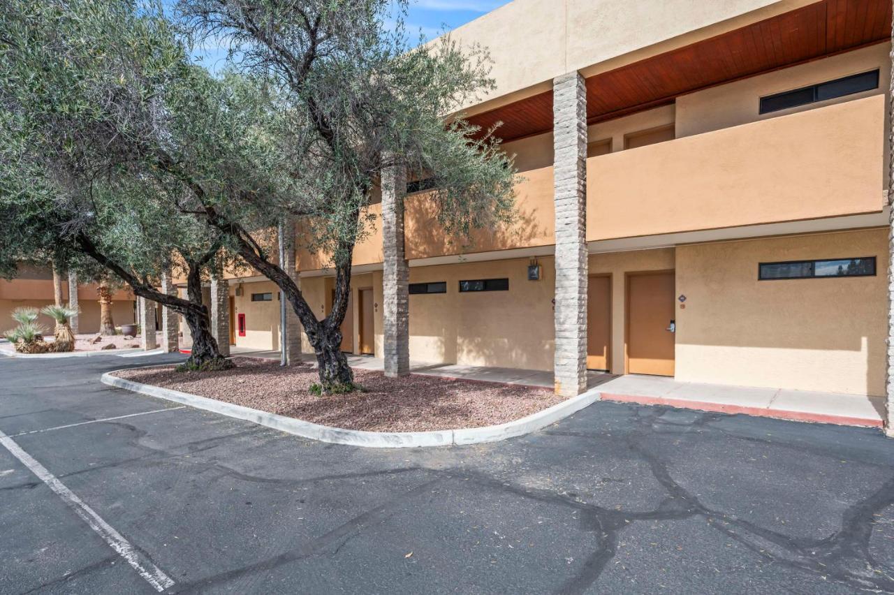 Hotel Doubletree By Hilton Tucson-Reid Park Exterior foto