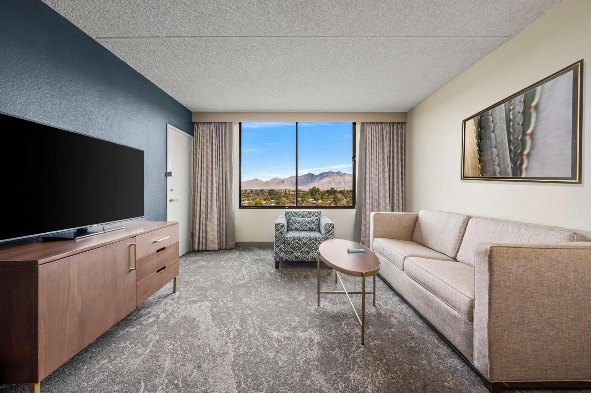 Hotel Doubletree By Hilton Tucson-Reid Park Exterior foto